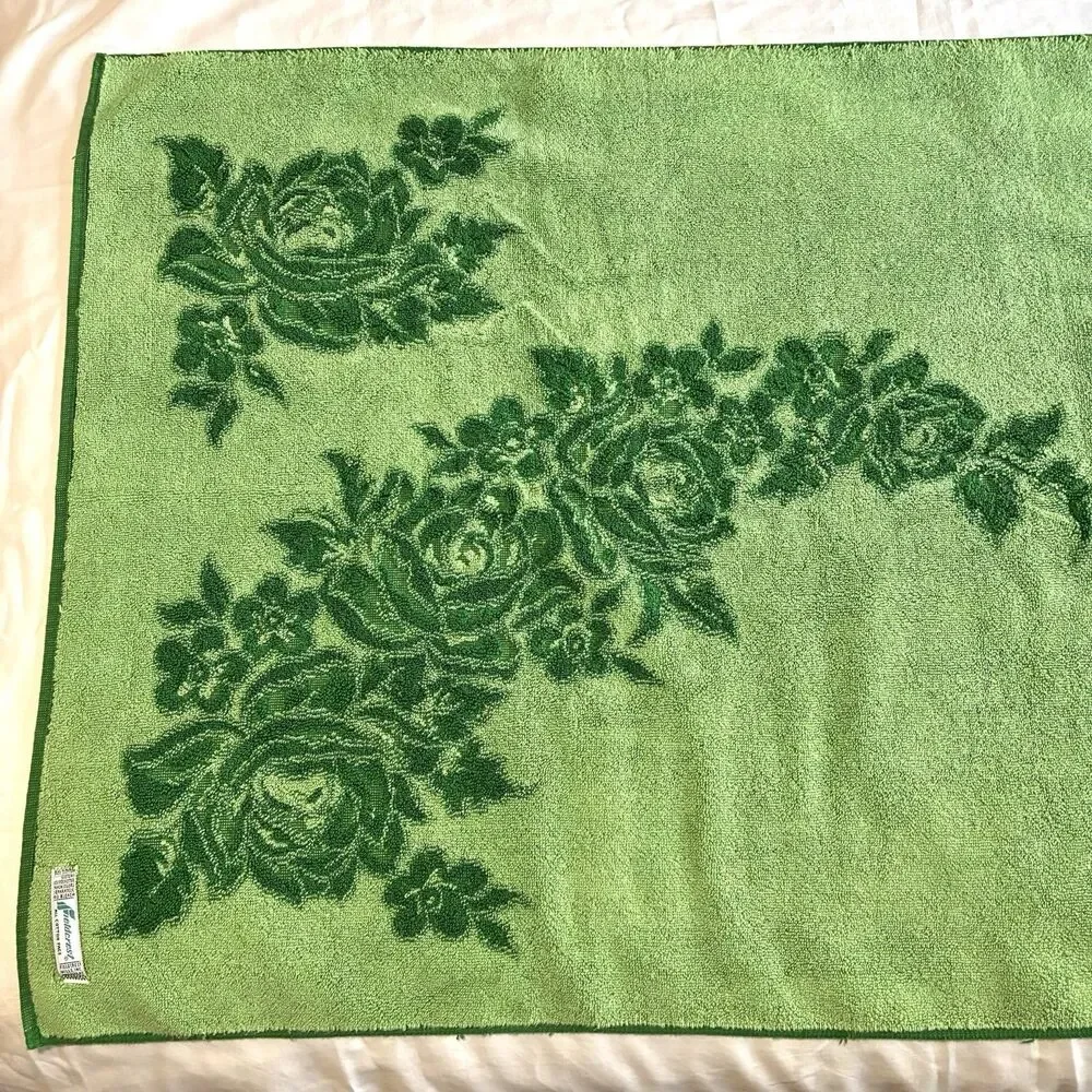Vintage Fieldcrest Emerald Green Rose Floral Bath Size Towel MCM Flowers 53x26